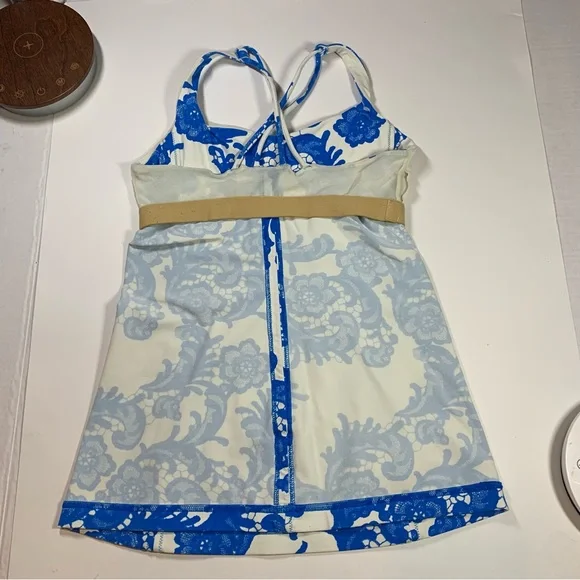 Size 4 Lululemon blue floral pattern X back active tank top - Picture 3 of 8